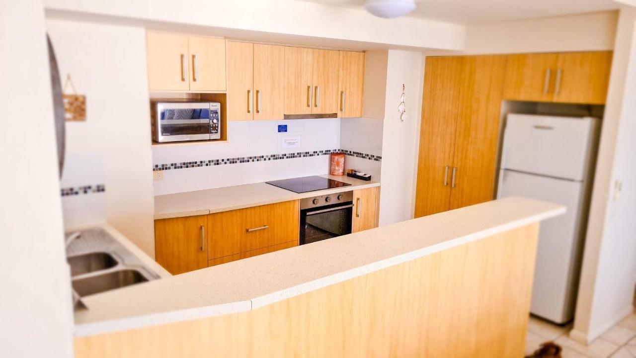 Pelican Sands Beach Resort Голд-Кост Экстерьер фото